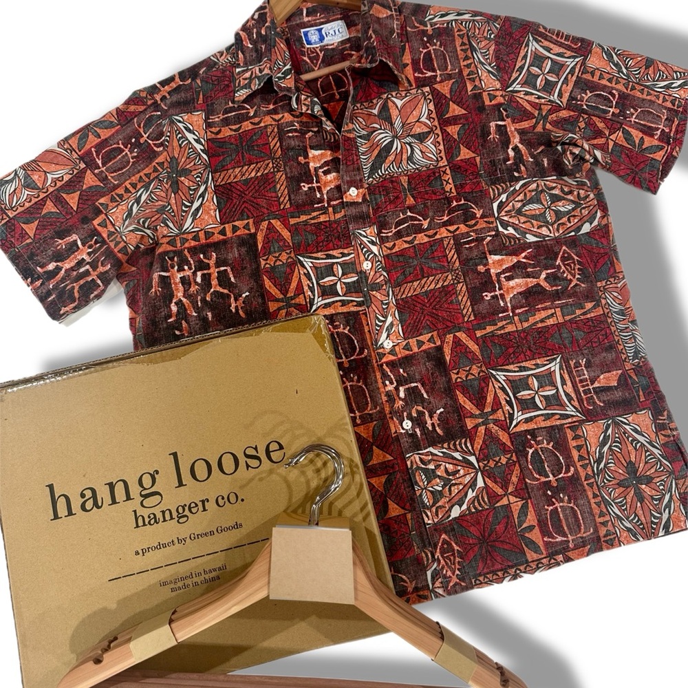 Vintage Aloha Shirt with 20 Cedar Wood Hangers - Hawaii Theme Gift